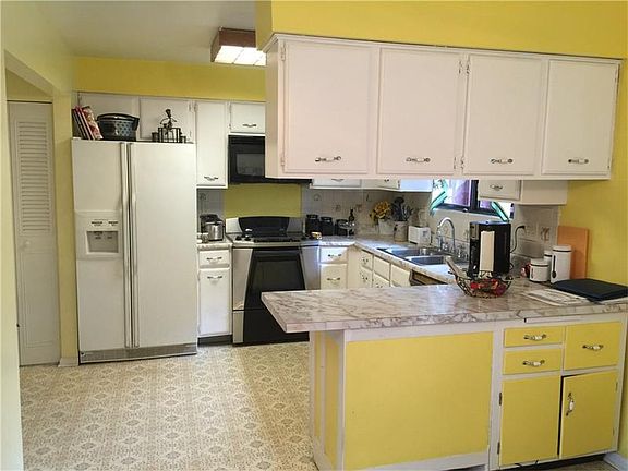 3rd image of 2697 Bingham Dr