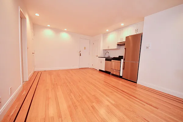 Rented by Waverly Realty Associates | media 7