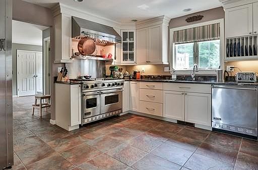 3rd image of 13 Boyd Dr