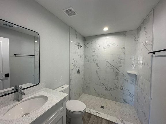 5th image of 5 Dogwood Ct