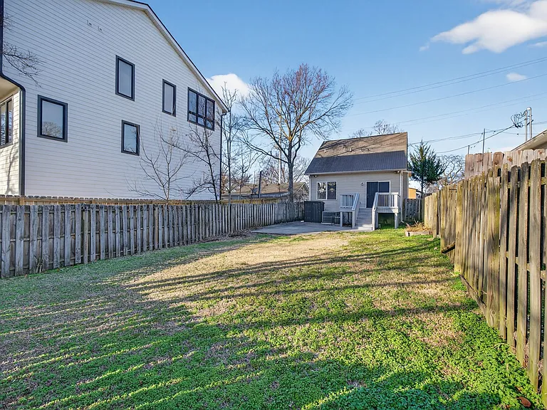 1103 Summit Ave — Photo 31
