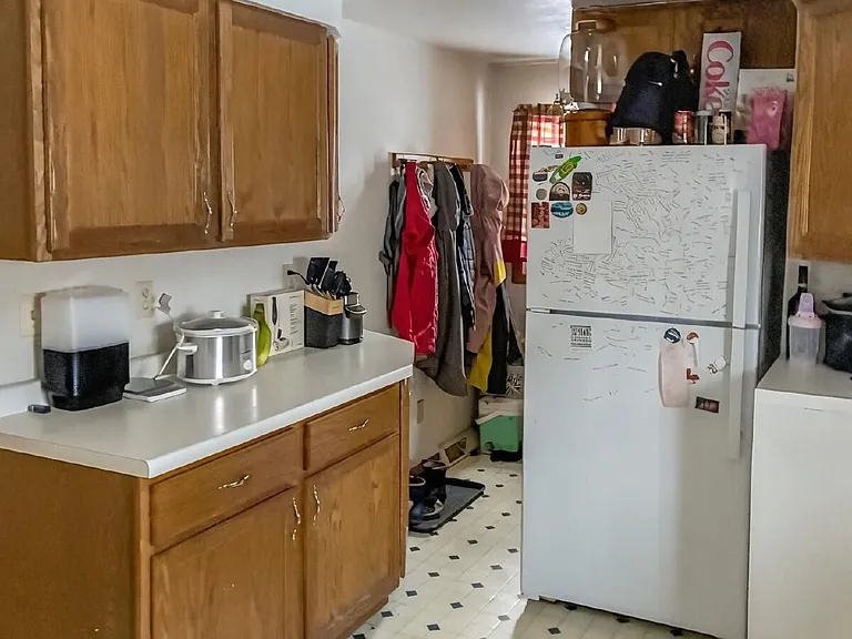 721 Broadway St — Photo 17