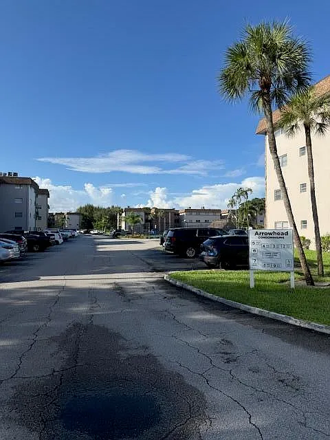 2 bed, 2.0 bath, 1021 sqft, $2,300 — Photo 3