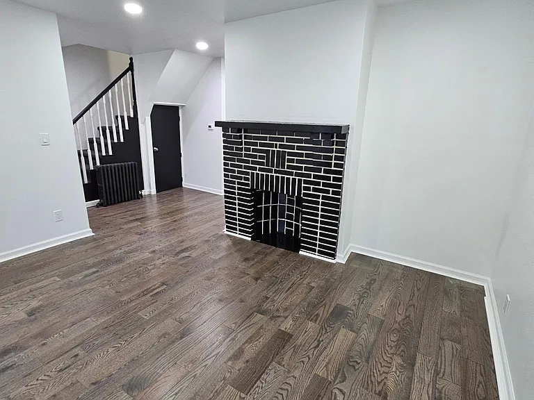 636 Lillian St — Photo 10