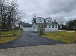 2106 Burdic Dr, Troy, MI 48085