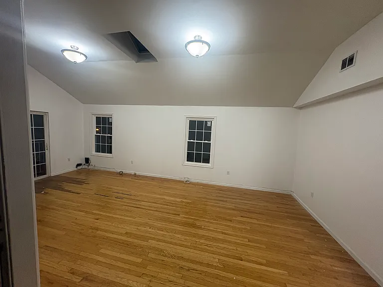 218 Danforth Ave #2 — Photo 3