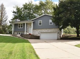 S77W32705 Country Ln, Mukwonago, WI 53149