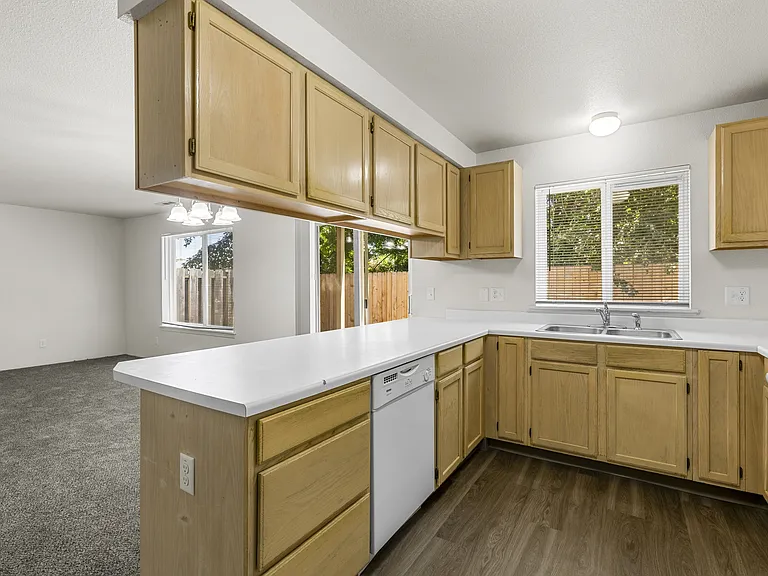 3040 Sheraton Ct — Photo 8