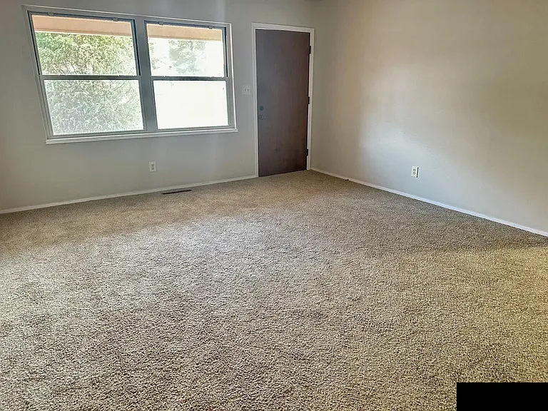 2104 W Runyan Ave — Photo 3