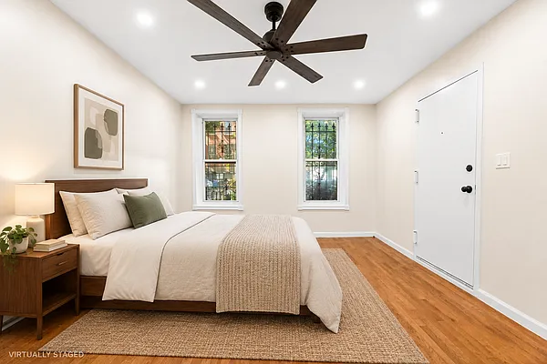 Bedroom, photo 1