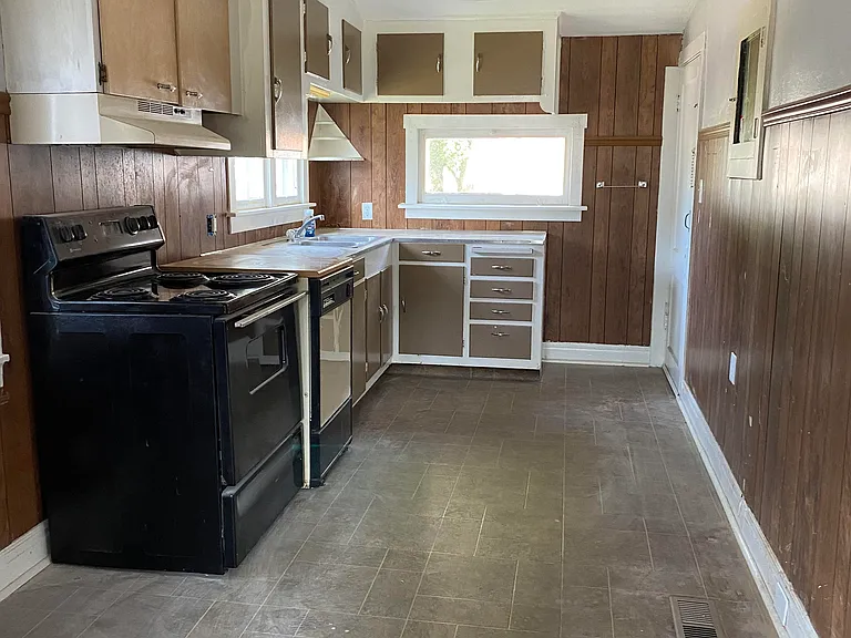410 S Center St — Photo 11