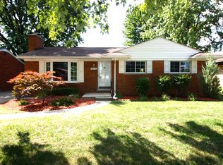 12116 Canterbury Dr, Warren, MI