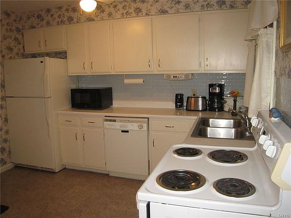 4th image of 121 Bonnie Dr