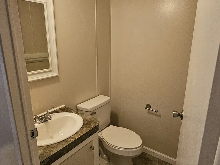 4175 Hyview Ln — Photo 6