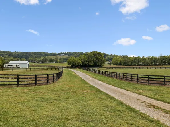 4376 Trousdale Ln, Columbia, TN 38401