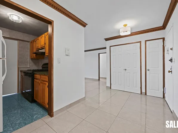 138-10 Franklin Avenue image 4 of 20