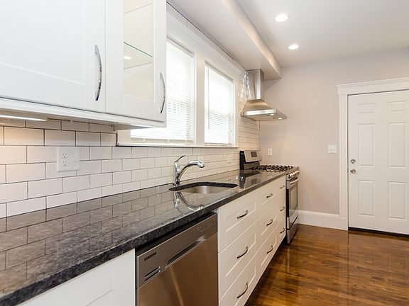2nd image of 700 Belmont St #1