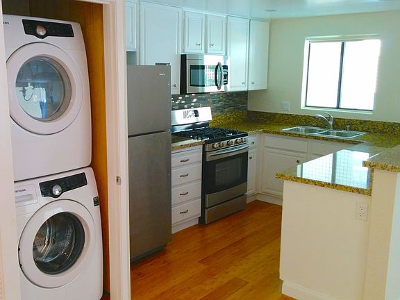 Washer, dryer in unit and full kitchen