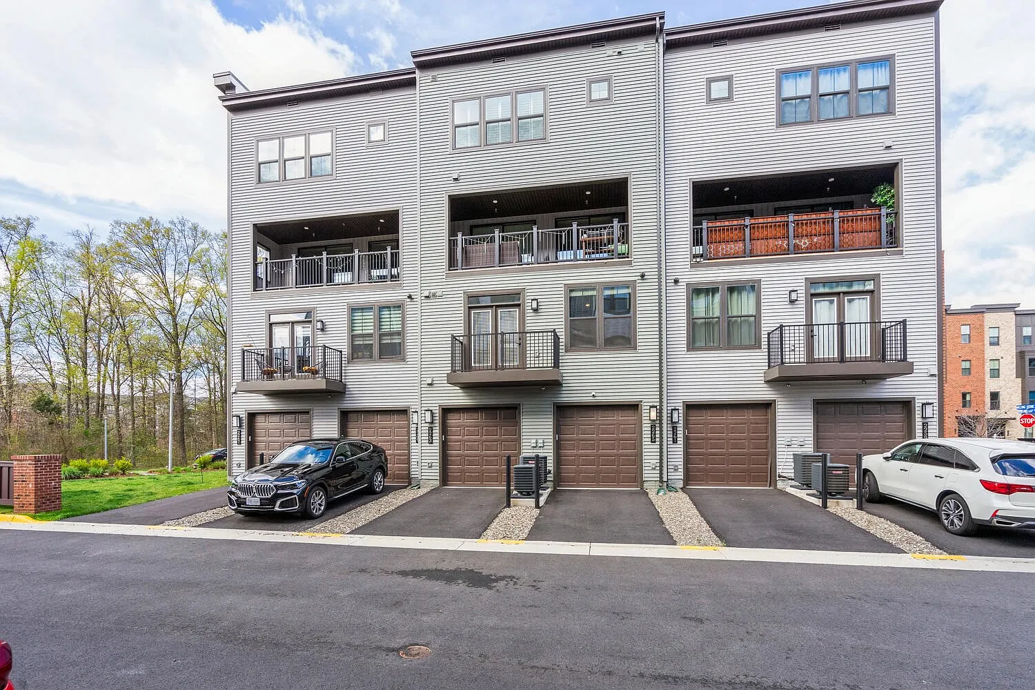3 bed, 2.5 bath, 1633 sqft, $3,375 — Photo 4