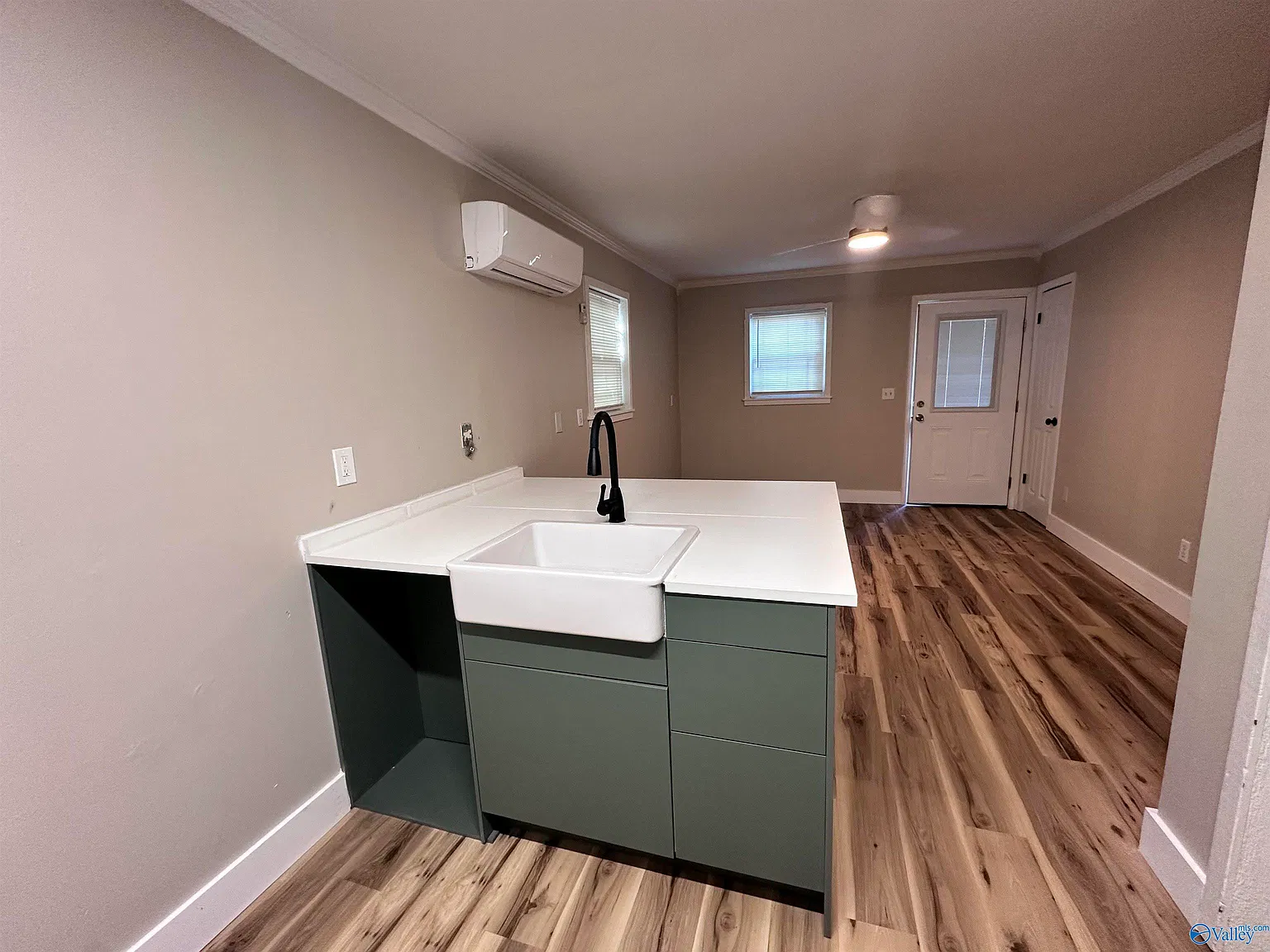 2 bed, 1.0 bath, 925 sqft, $1,050 — Photo 3
