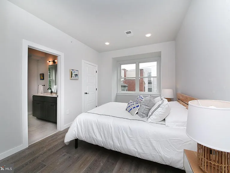 18 W Phil Ellena St #B2 — Photo 6