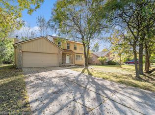34501 Fendt St, Farmington Hills, MI 48335