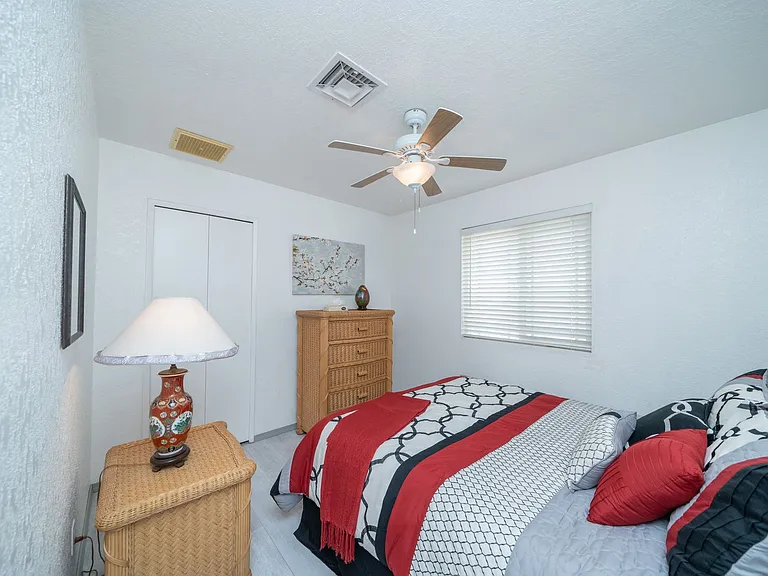 3910 Coral Reef Dr — Photo 8