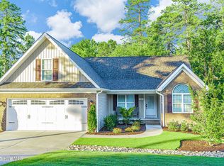 25 Lake View Dr E, Pinehurst, NC 28374