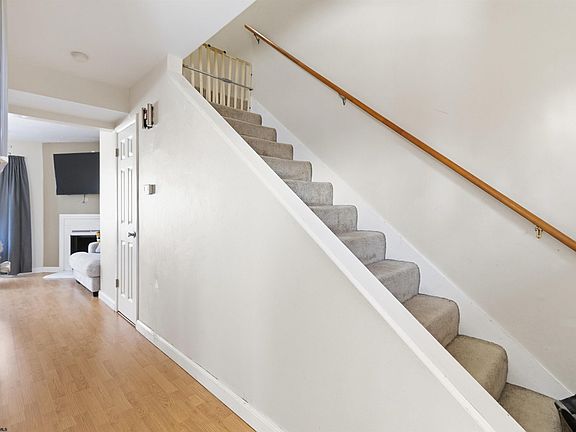 4th image of 135 Lough St APT C