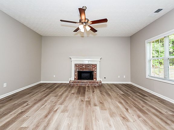 5th image of 198 Babbling Brook Dr