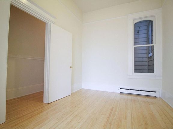 3rd image of 627 Hayes St APT 0