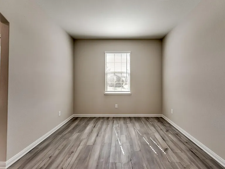 310 Foster Ln — Photo 4