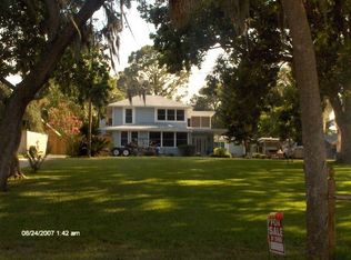 520 W Mirror Lake Dr, Fruitland Park, FL 34731