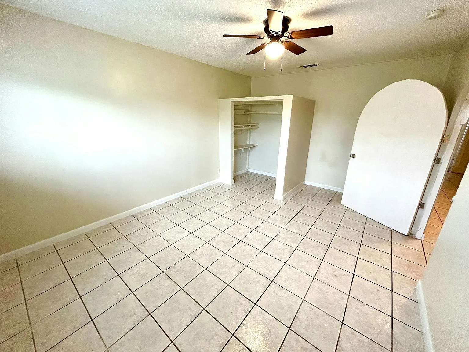 4631 Argonne Drive, Unit 4 — Photo 4