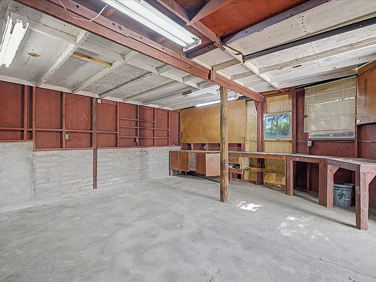 5716 E 4th St — Photo 28