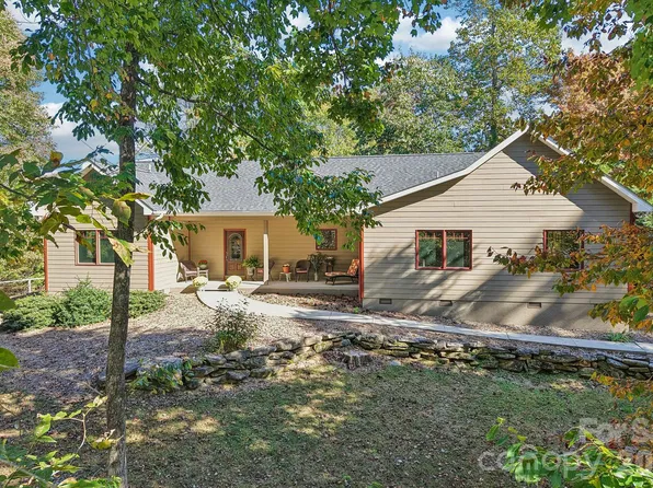 411 Alta Cir, Laurel Park, NC 28739