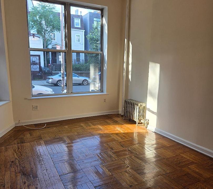 1st image of 302 Quincy St APT 1A