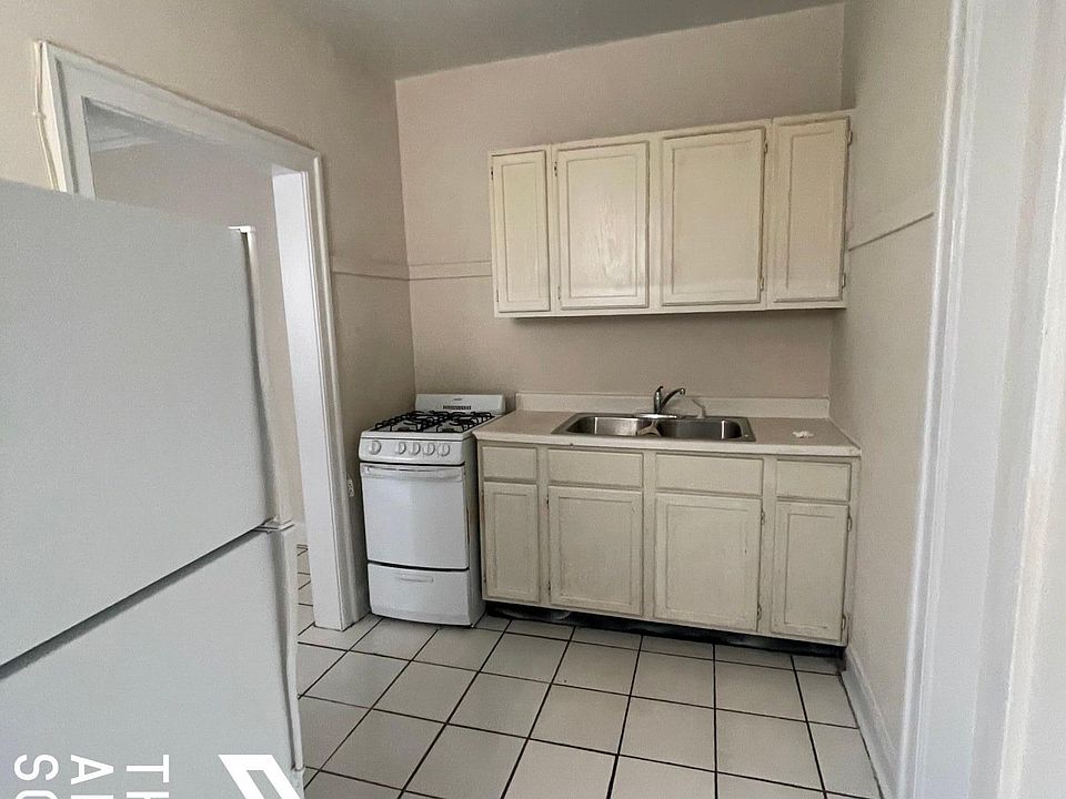 1st image of 2137 Gunderson Ave #217