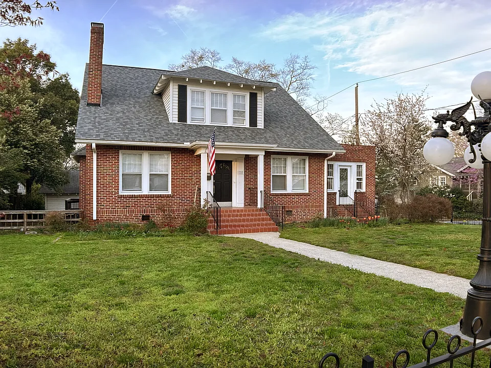 25 E Earle St