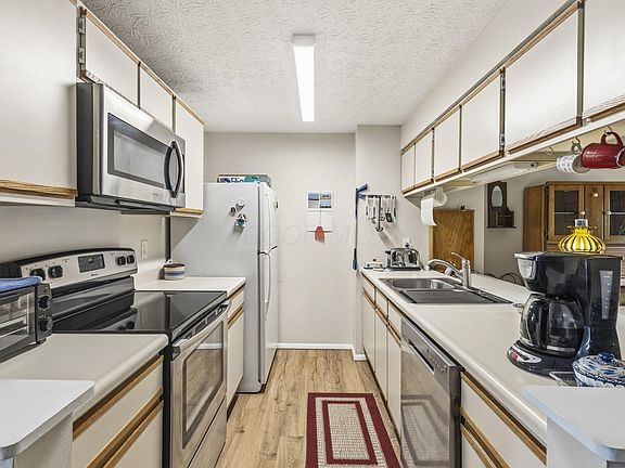 5th image of 6687 Manring Ct