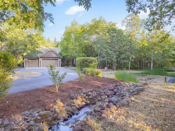 175 Carolbrooke Ln, Grants Pass, OR 97526