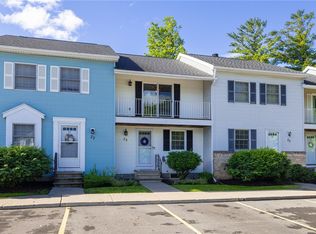 25 Southfield Dr, Webster, NY 14580