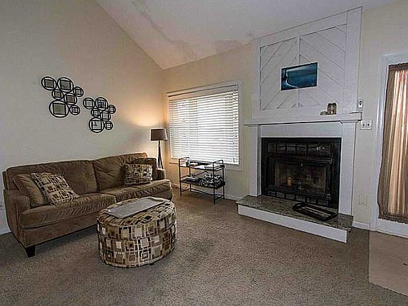 3rd image of 4649 Glencoe Ln