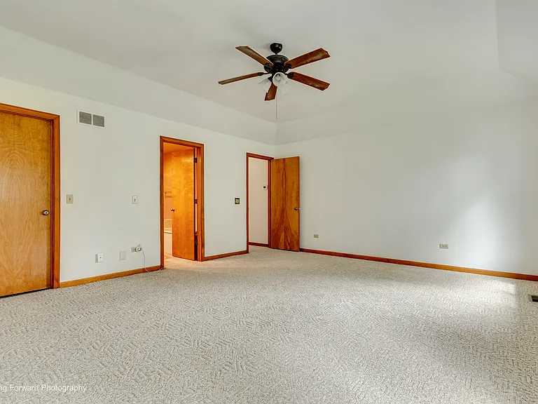 69 N Lambert Rd — Photo 14