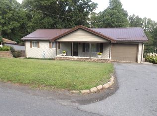 215 Oak Grove Rd, Beckley, WV 25801