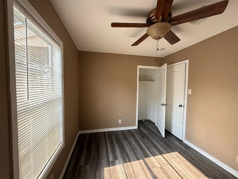 115 E Broadway St — Photo 10