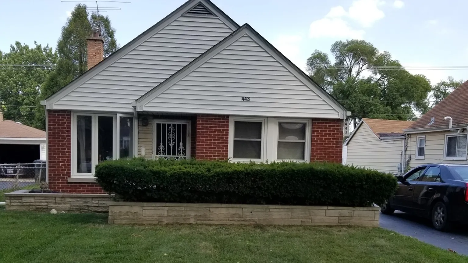 443 Granville Ave photo 1