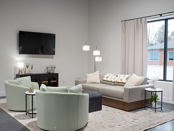 4th image of 804 N Moravian St #3