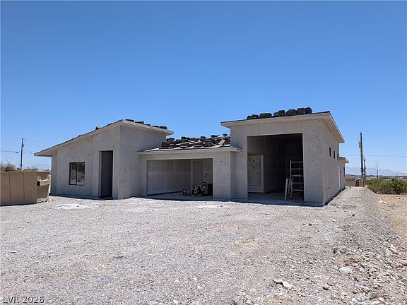 2nd image of 2921 Acoma Ave