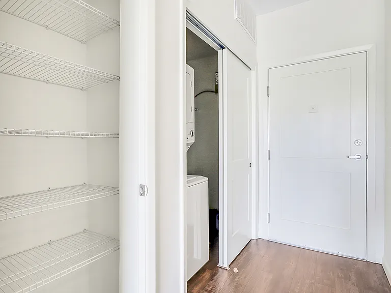Unit 204 has exact layout as 206 "Rail Runner" (Called "Red River" in virtual tour)